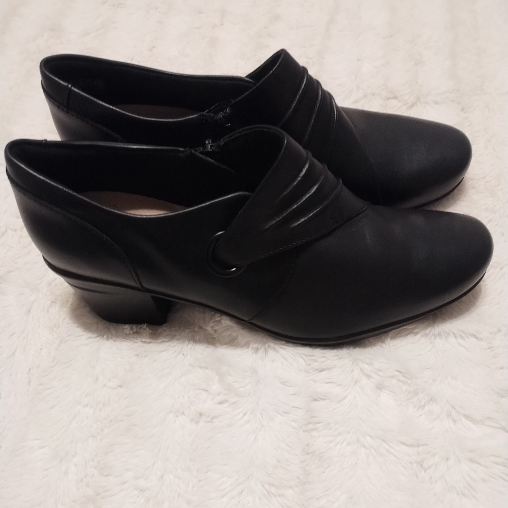 Clarks Emslie Willa Black Leather Booties Shoes 8.5 - Picture 3 of 6